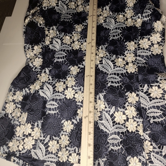 Lace overlay Denim blue fitted blazer (L) - Picture 8 of 10